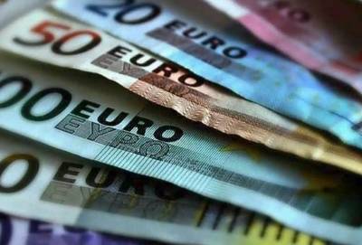 Αύξηση του κατώτατου μισθού: Ποιούς εργαζόμενους επηρεάζει και πως (Βίντεο)