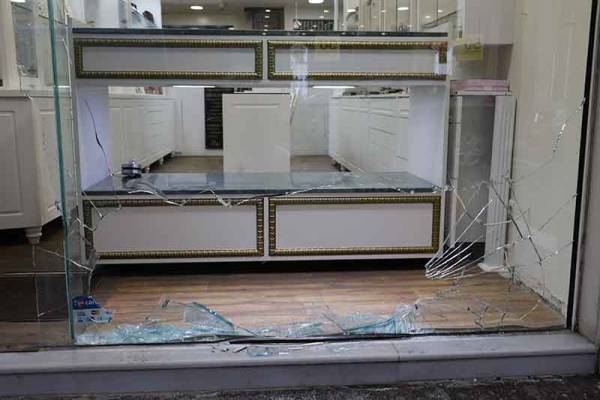 Κινηματογραφική καταδίωξη από Καλαμάτα σε Πλατύ: 5 Ρομά “άνοιξαν” κεντρικό χρυσοχοείο