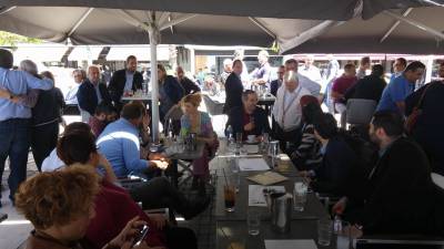 Για καφέ στην παραλία της Καλαμάτας ο Αντώνης Σαμαράς