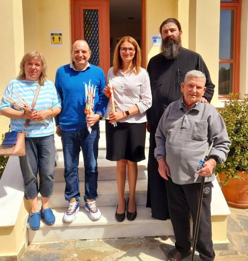 Λαμπάδες στο Αλεξανδράκειο από τους Τρίτεκνους