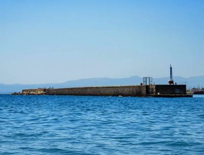 Επιδιόρθωση ζημιών στον προσήνεμο μόλο της Καλαμάτας