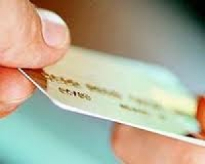 Εβαλαν βενζίνη με κλεμμένη πιστωτική