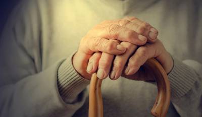 Κρήτη: Βρήκαν ηλικιωμένη να κάθεται σε παγκάκι μέσα στο ψύχος