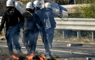 Κλειστή σε δύο σημεία η Εθνική Αθηνών-Κορίνθου: Συγκεντρώσεις Ρομά σε Μέγαρα και Ζευγολατιό