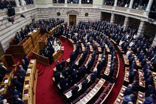 Ορκίστηκε η νέα Βουλή - Ποιοι ορκίστηκαν θρησκευτικά και ποιοι πολιτικά