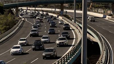 Επιστρέφουν σταδιακά οι εκδρομείς του Δεκαπενταύγουστου, αυξημένη κίνηση στην Αθηνών-Κορίνθου