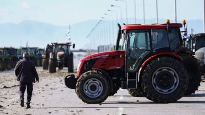 Αγροτικές κινητοποιήσεις - Κλειστό παραμένει το ρεύμα προς Αθήνα στα Μάλγαρα