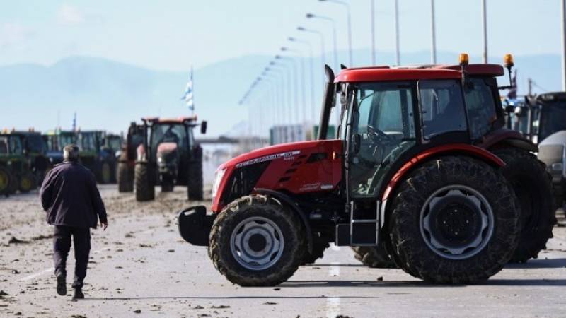 Αγροτικές κινητοποιήσεις - Κλειστό παραμένει το ρεύμα προς Αθήνα στα Μάλγαρα