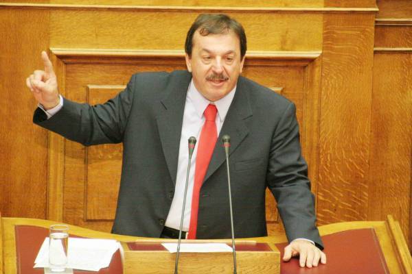 Ανάμεσα στα αναδρομικά και τις εκλογές: Σε δίλημμα ο Σαμπαζιώτης