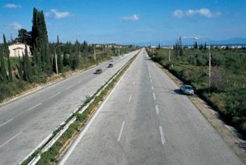 Τσιγγάνοι λήστευαν οδηγούς σε πάρκινγκ της Κορίνθου - Πατρών