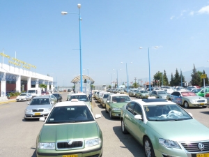 Στον ισθμό σήμερα οι ταξιτζήδες