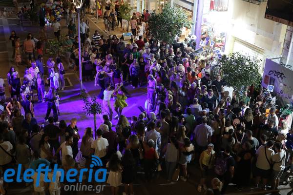 9η Λευκή Νύχτα Καλαμάτας: Κερδισμένη η εστίαση, σε «χαμηλές πτήσεις» η κίνηση στα καταστήματα (Φωτογραφίες+βίντεο)