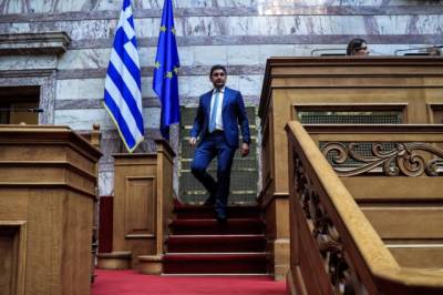 Ο Μητσοτάκης διέγραψε τον Αυγενάκη μετά τα νταηλίκια στο αεροδρόμιο