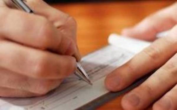 Μεγάλη κομπίνα: Εξαπάτησε με ακάλυπτες επιταγές στη Μεσσηνία και σε όλη την Ελλάδα