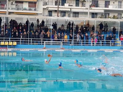 Παρά το κρύο κανονικά ο αγιασμός των υδάτων στο κολυμβητήριο Καλαμάτας (φωτογραφίες)