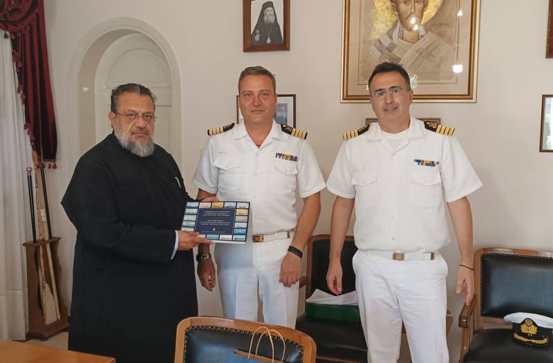 Στο μητροπολίτη Μεσσηνίας ο περιφερειακός διοικητής του Λιμενικού Σώματος Γιάννης Πουλημένος
