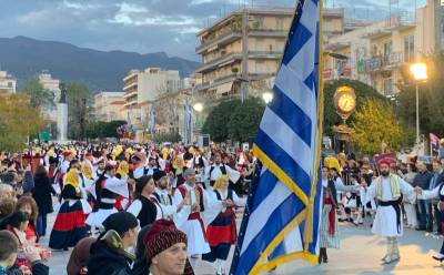 Χορευτικό αντάμωμα στην κεντρική πλατεία Καλαμάτας