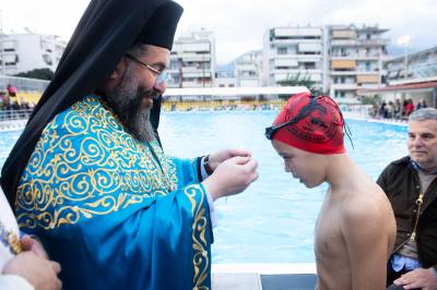 Ο Αγιασμός των υδάτων στο Κολυμβητήριο Καλαμάτας (φωτογραφίες)