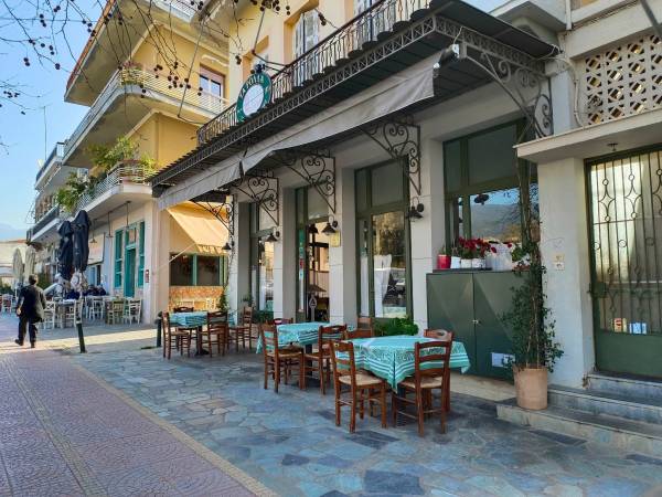 Ενας αιώνας “Ρολλά” - Το ιστορικότερο μαγειρείο της Καλαμάτας στο Ιστορικό Κέντρο