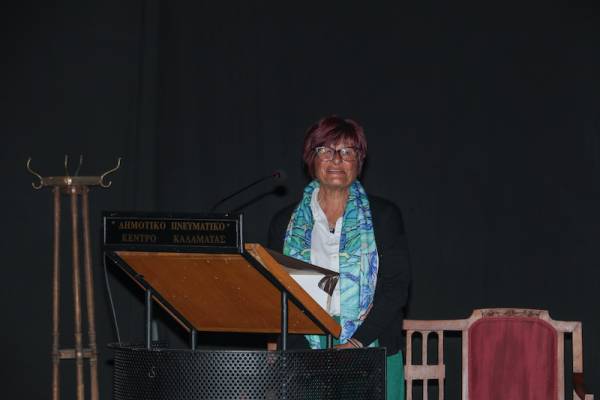 Η Αθηνά Θωμέα ξεδιπλώνει την ιστορία της: Η 4χρονη που γλύτωσε από το δηλητηριασμένο ρόδι