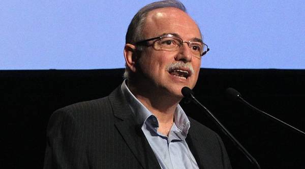 Παπαδημούλης: Ο Αβραμόπουλος έχει και τα γένια και τα χτένια για το μεταναστευτικό