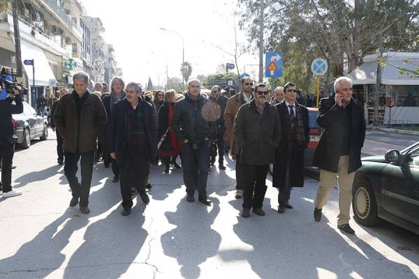 «Πάρτε πίσω το νόμο λαιμητόμο» φώναξαν επιστημονικοί και επαγγελματικοί φορείς της Καλαμάτας (βίντεο)