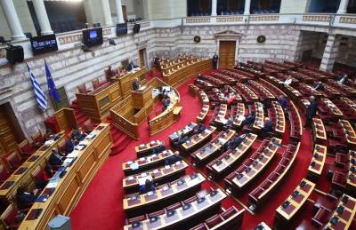 Νέα αντιπαράθεση στη Βουλή για το πολύνεκρο ναυάγιο στη Χίο