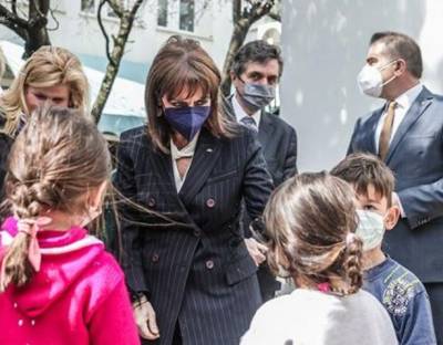 Η Πρόεδρος της Δημοκρατίας στο "Περιβόλι της Γιαγιάς" στην Καλαμάτα (βίντεο-φωτογραφίες)