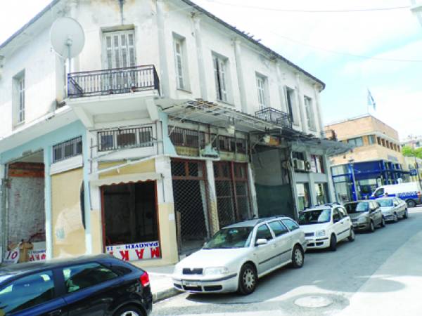 Ανοιχτές πληγές στην Κολοκοτρώνη