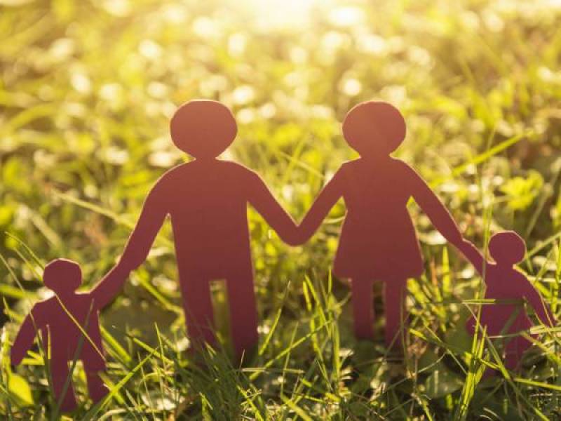 Στέγες φιλοξενίας παιδιών ή αναδοχή; Ένα πλασματικό δίλημμα