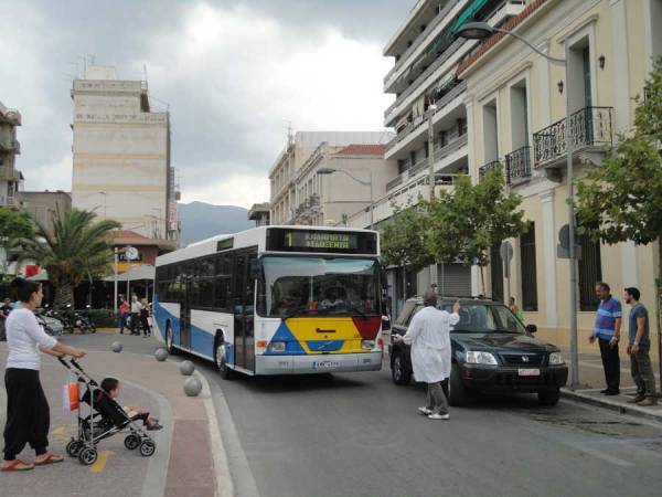 Ο βοηθός φαρμακοποιού ξεκόλλησε το αστικό
