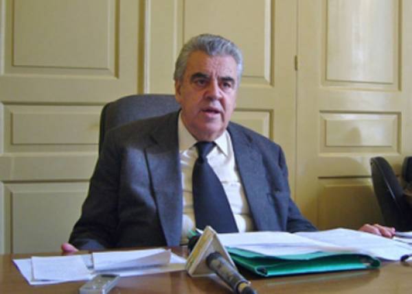 Συμφωνεί και ο Μπρεδήμας για τα αποθεματικά