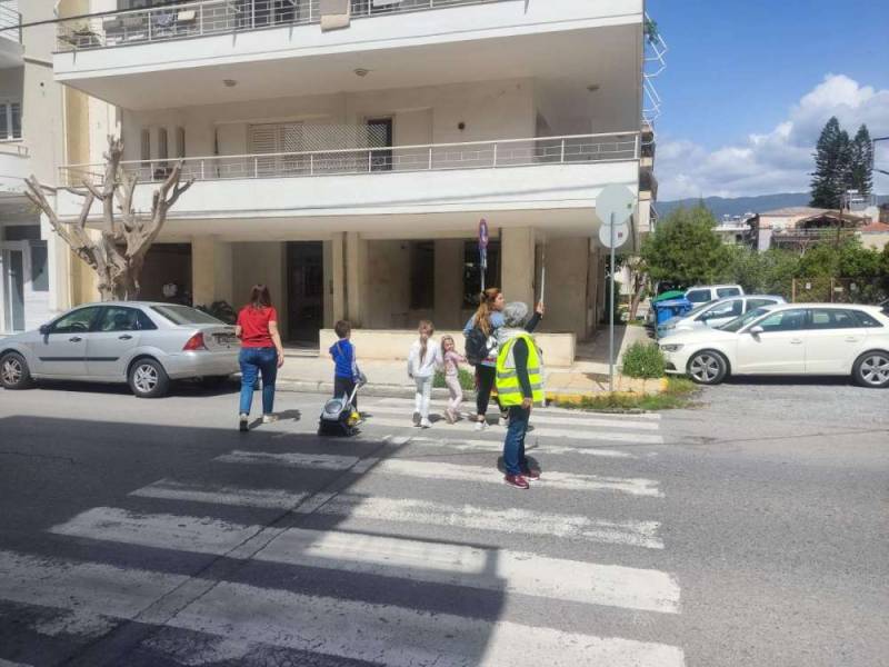 9 σχολικές τροχονόμοι απολύθηκαν ως διπλοθεσίτισσες!