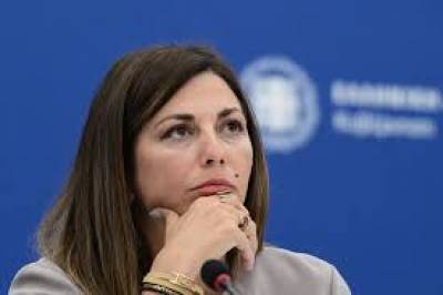 Η Ζαχαράκη στα εγκαίνια της βιβλιοθήκης του 1ου Δημοτικού Πύλου