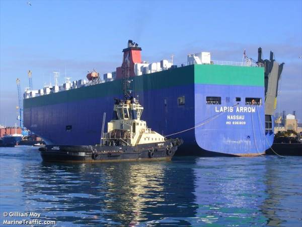 Εντυπωσιακό αυτοκινητάδικο στο λιμάνι της Καλαμάτας (φωτογραφίες)