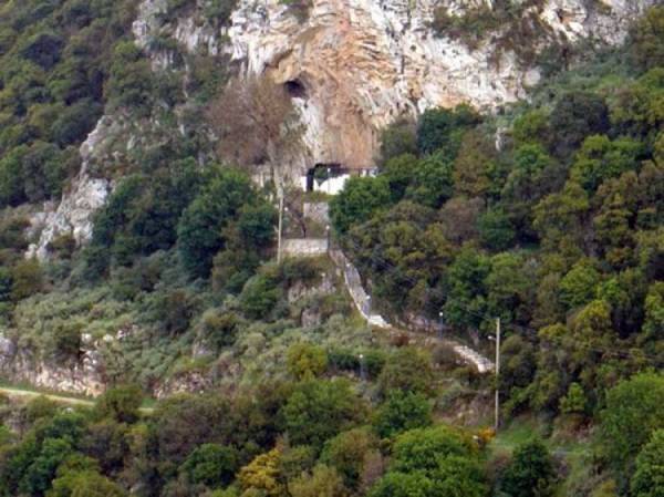Εορτασμός των Αγίων Αναργύρων στο σπήλαιο Κουφιέρου
