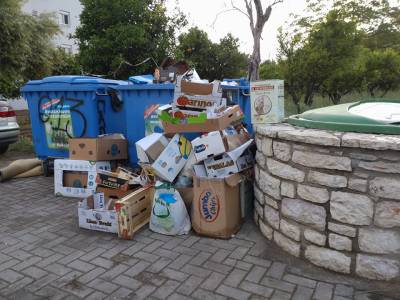 Αχρηστεύτηκαν ανακυκλώσιμα υλικά