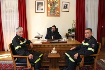 Ο νέος διοικητής της Πυροσβεστικής Καλαμάτας στον μητροπολίτη Μεσσηνίας