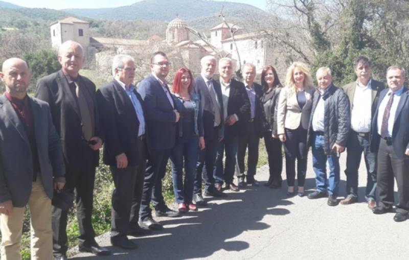 Αλληλοσυγχαίρονται για να παίρνουν κουράγιο