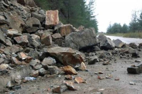 Προβλήματα στο οδικό δίκτυο της Πελοποννήσου λόγω κατολισθήσεων