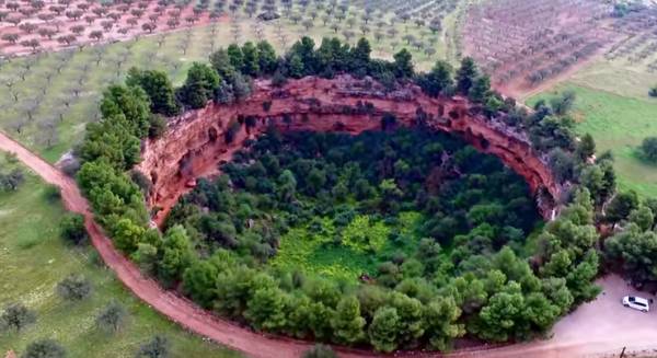 Επιβλητικοί κρατήρες στα Δίδυμα Αργολίδας, που κόβουν την ανάσα (βίντεο)