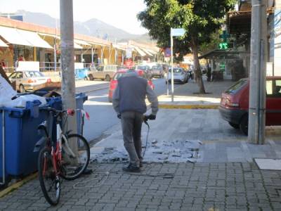 Προχωρούν τα έργα για προσβασιμότητα ΑμεΑ σε δρόμους της Καλαμάτας