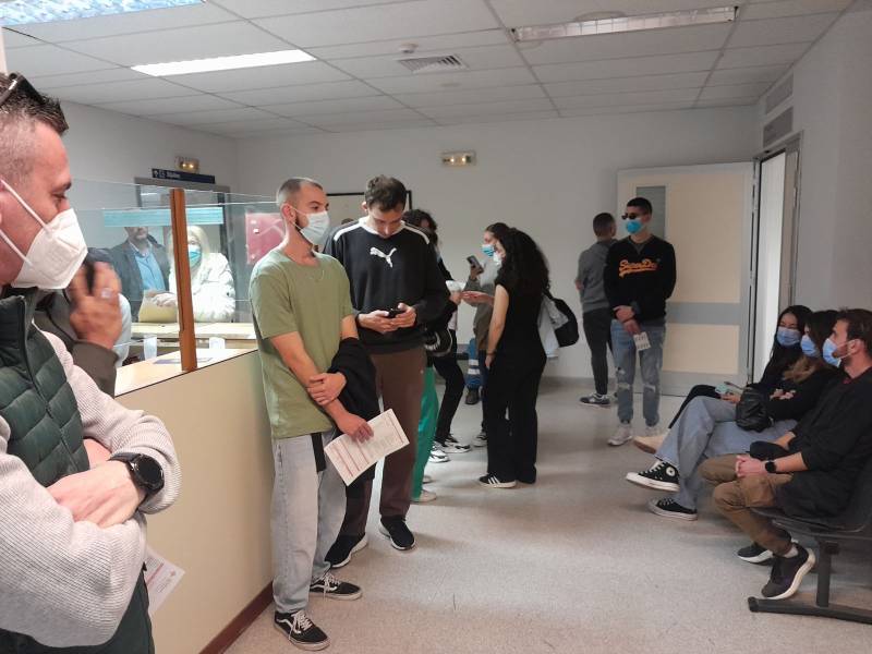 Συγκινητική ανταπόκριση Μεσσηνίων: Μεγάλη συμμετοχή για προσφορά αίματος για τους τραυματίες των Τεμπών (βίντεο)