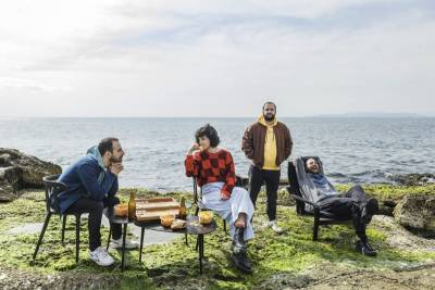 Από την ομάδα 4FRONTAL παρουσιάζεται το έργο «Σιρόκος» σε σκηνοθεσία Σταύρου Γιαννουλάδη