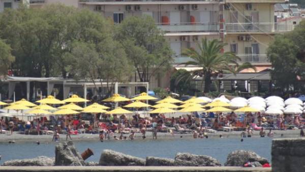 Την τελευταία στιγμή αποφάσεις για τις εξέδρες στην παραλία της Καλαμάτας (βίντεο)