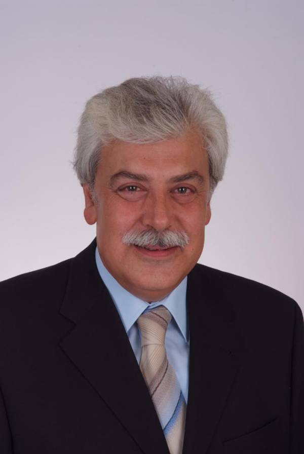 Φωτέας για Φαρών: "Εργο βιτρίνας χωρίς πλάνο"