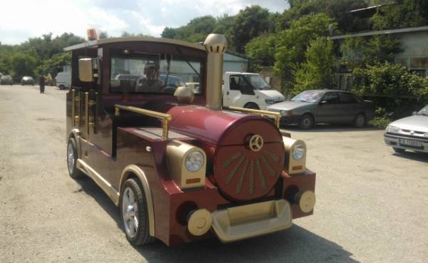 Τρενάκι στην παραλία παρά τις αντιδράσεις