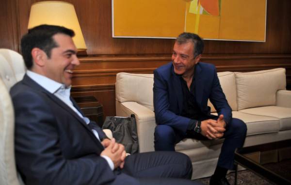 Στ. Θεοδωράκης: "Θα στηρίξουμε συμφωνία που θα κρατάει τη χώρα στην Ευρώπη"