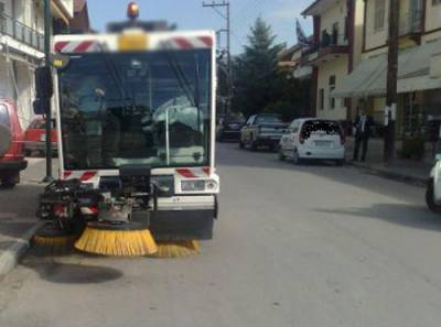 Σκούπα και τρακτέρ θέλει ο Δήμος Καλαμάτας