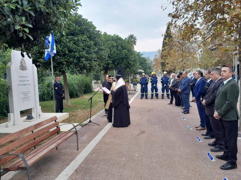 Επιμνημόσυνη δέηση για τους πεσόντες πυροσβέστες στην Καλαμάτα (βίντεο)